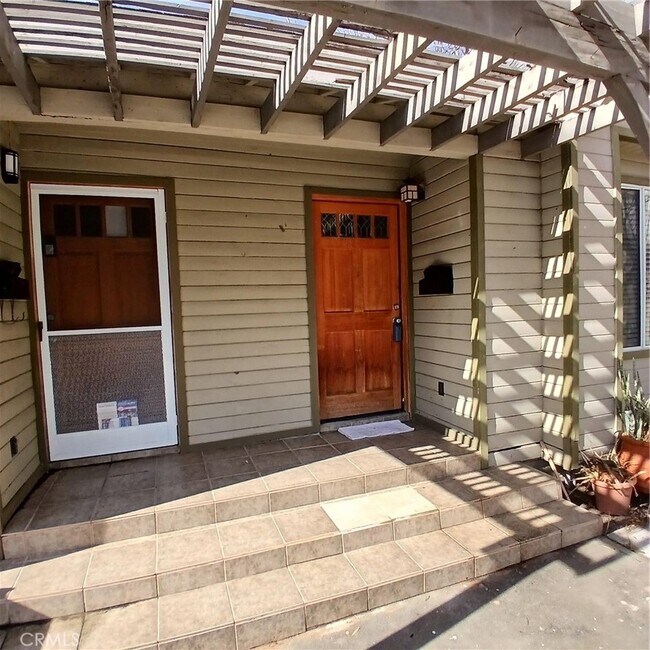 Building Photo - 5717 Case Ave