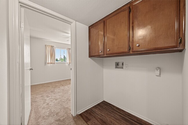 Building Photo - 9641 Hollock St