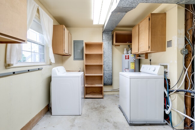 Building Photo - Beautiful Midlothian Rental in Prime Location! ***Available Early-Mid February***