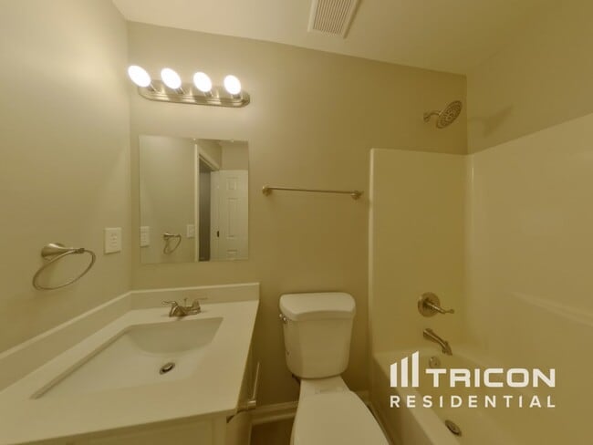 Building Photo - 6130 Spanish Moss Ln