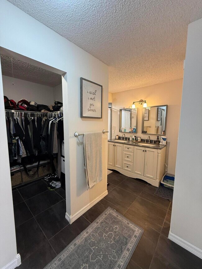 Building Photo - 1021 Springdale Cir