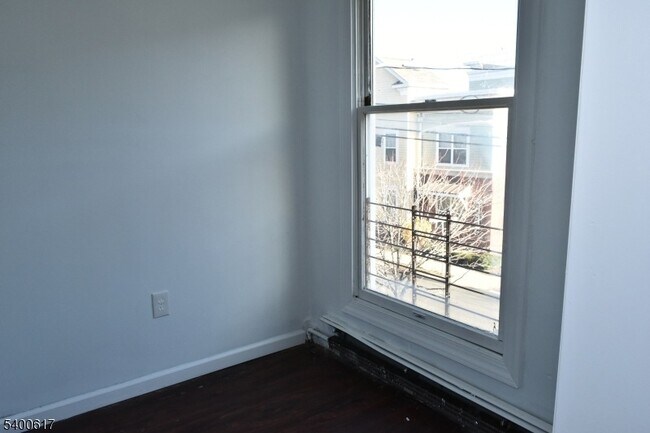 Building Photo - 129 Central Pl