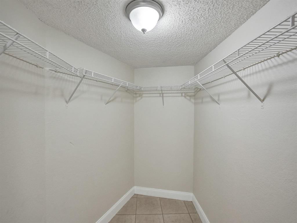 Building Photo - 4205 N University Dr