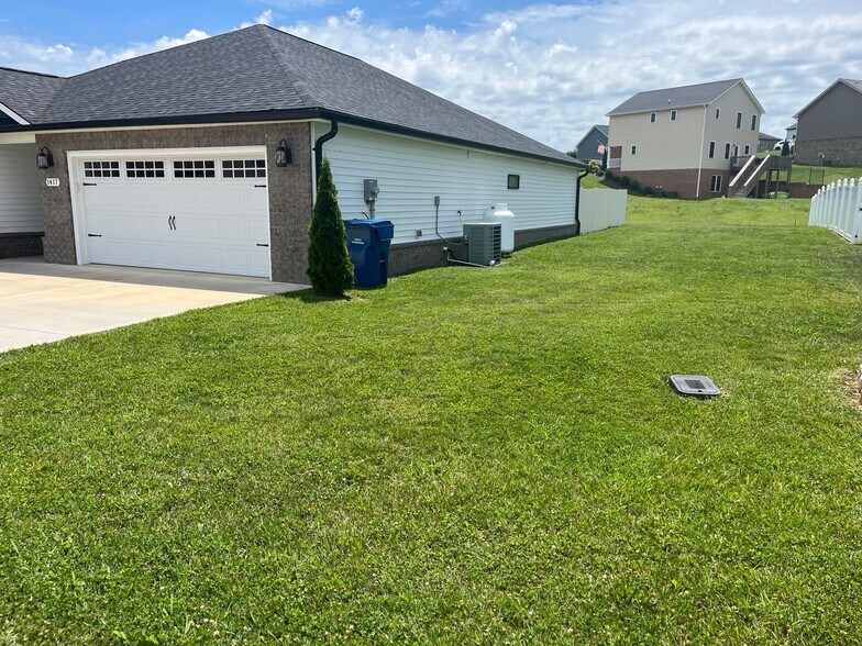Building Photo - 1417 Lemongrass Dr