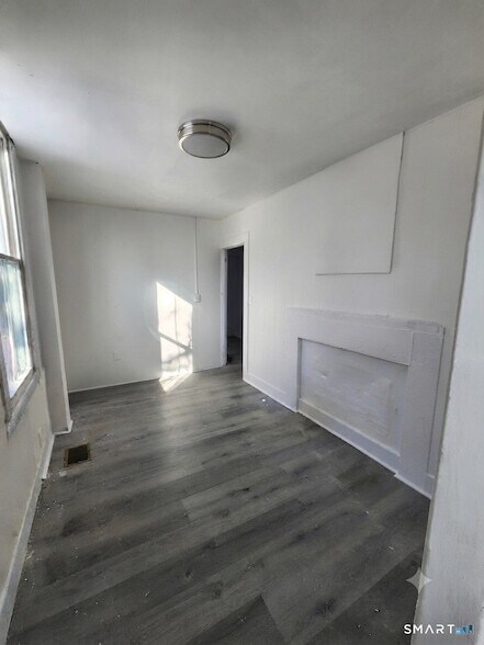 Building Photo - 16 3rd St