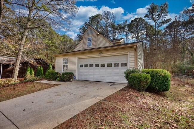 Building Photo - 2475 Nugget Dr SW