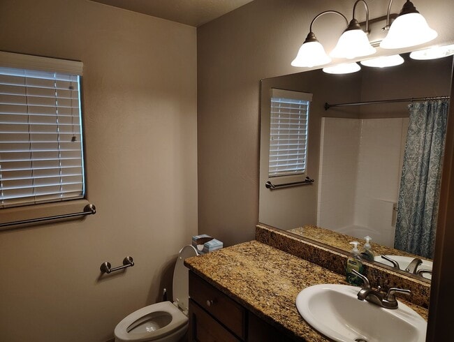 Building Photo - Cozy 3 Bedroom, 2 Bathroom Home in Washington!