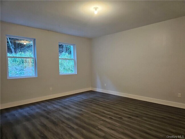 Building Photo - 11 Orange Ln