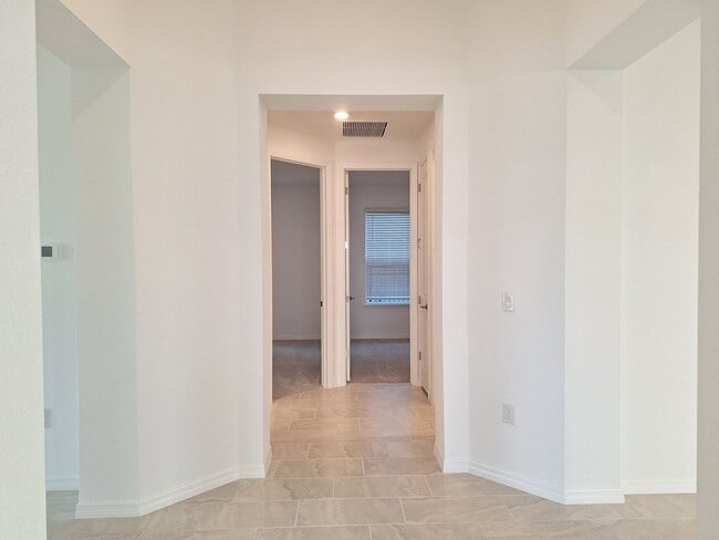 Building Photo - BRAND NEW ARDISIA PARK HOME-2000+ SQ FEET !