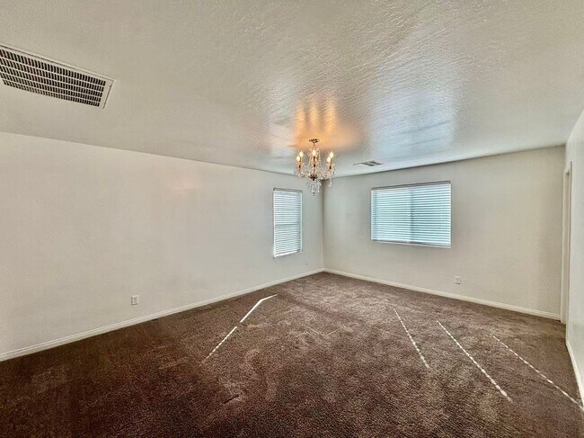 Building Photo - Nice two-story single-family home