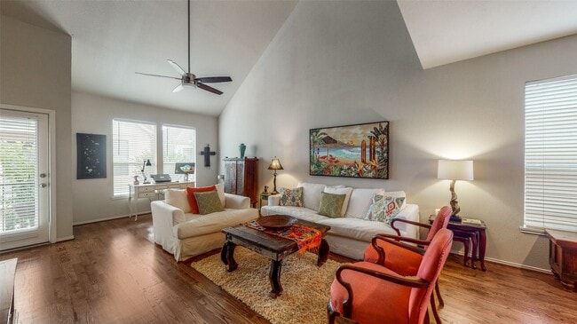 Primary Photo - 1321 Paige St