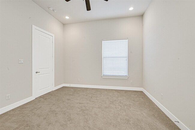 Building Photo - 72 N Hutcheson St