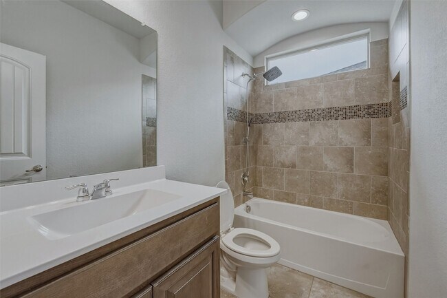 Building Photo - 9528 Blaine Dr