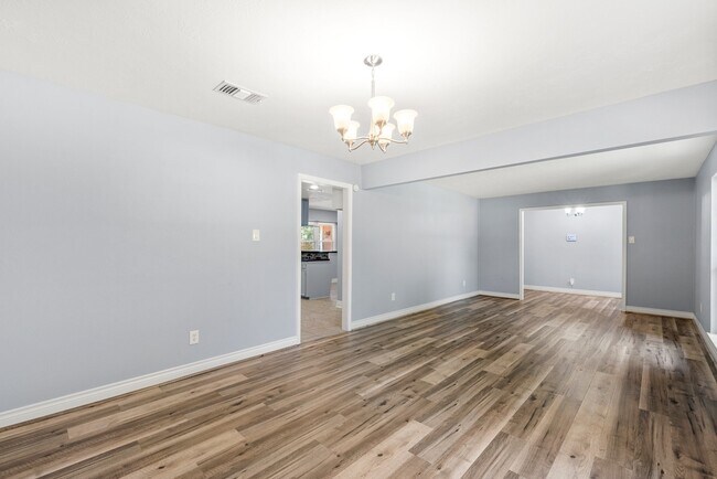 Building Photo - 1103 Manatee Ln