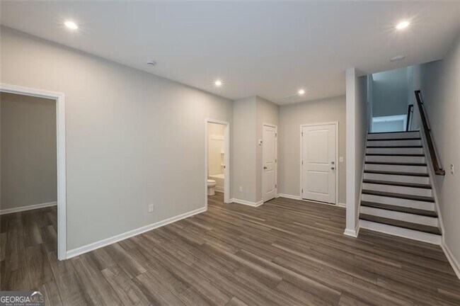 Building Photo - 381 Skylar Way SE