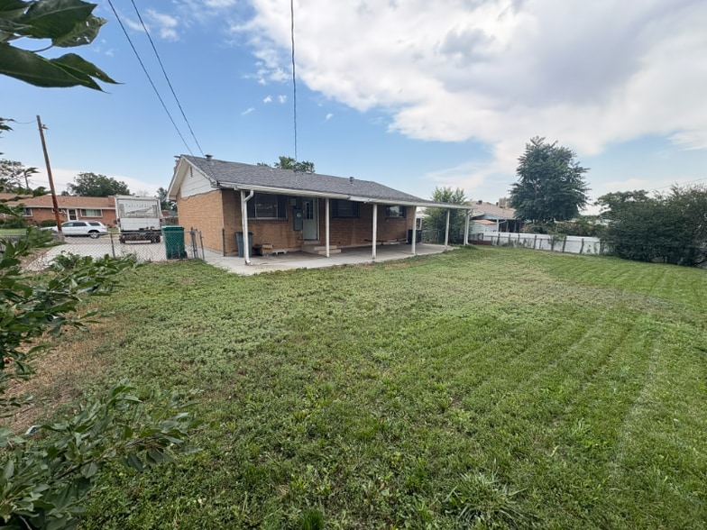 Building Photo - 7641 Elmwood Ln