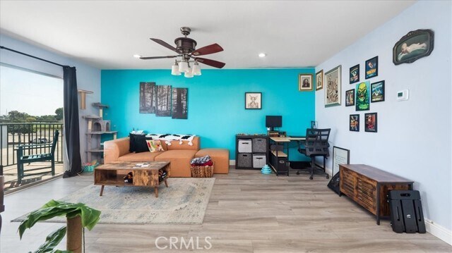 Building Photo - 400 N Acacia Ave