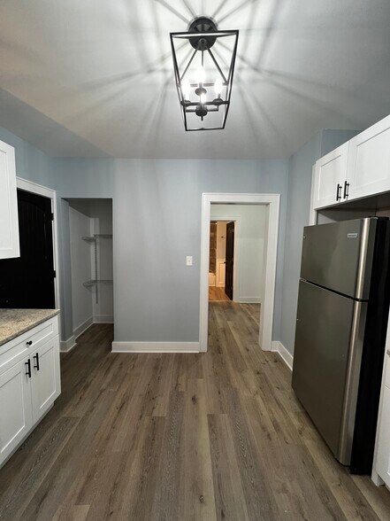 Building Photo - 2835 Avondale Ave