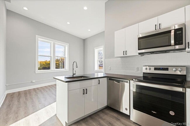 Building Photo - 47 Beekman Ave