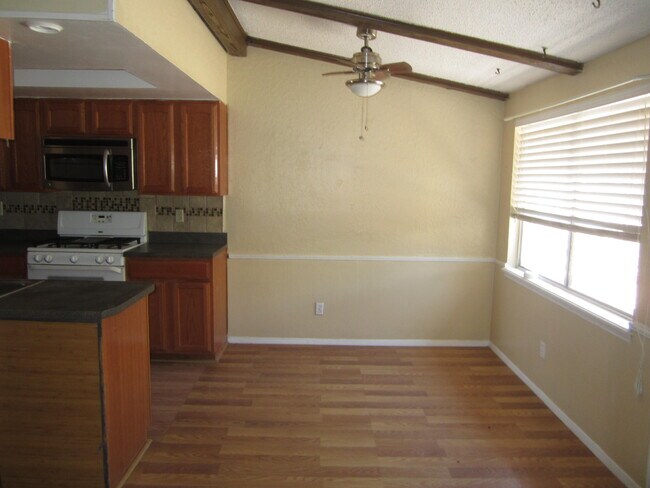 Building Photo - 6717 Southwind Dr