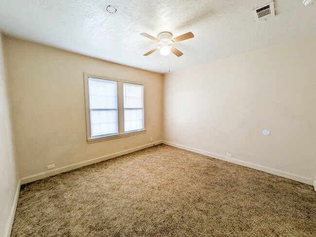 Building Photo - 2021 Wignall Ave