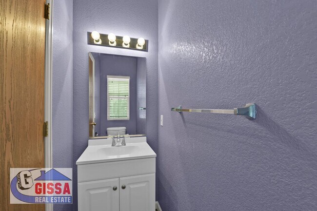 Building Photo - Cute home with engineered hardwood flooring throughout is available now!