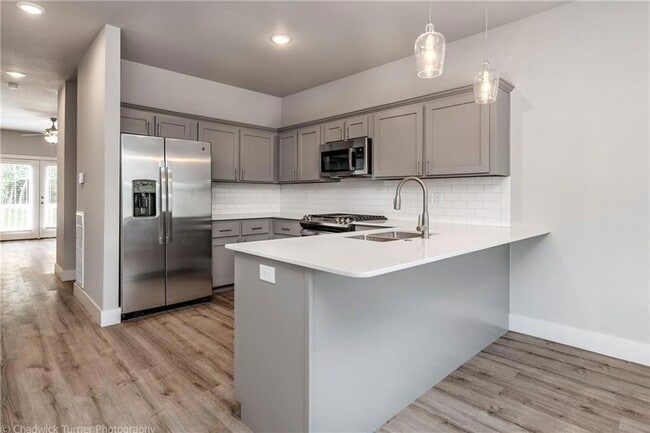 Building Photo - 1510 N Gregg Ave