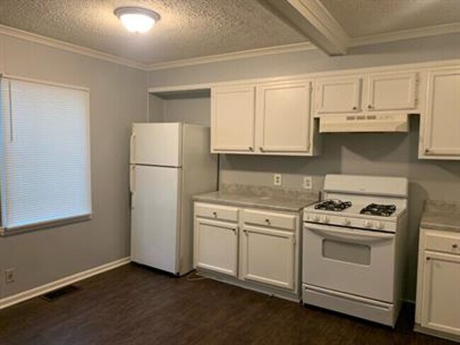 Building Photo - Beautifully Updated 3-Bedroom, 2-Bath Home...
