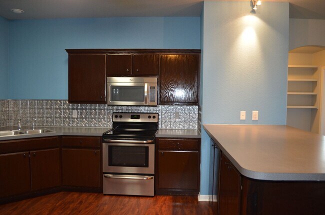 Building Photo - 2002Tru