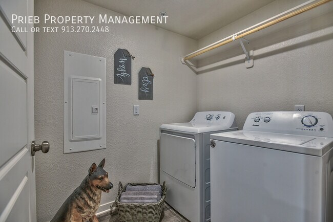 Building Photo - Parkview Apartments - Available October 10th
