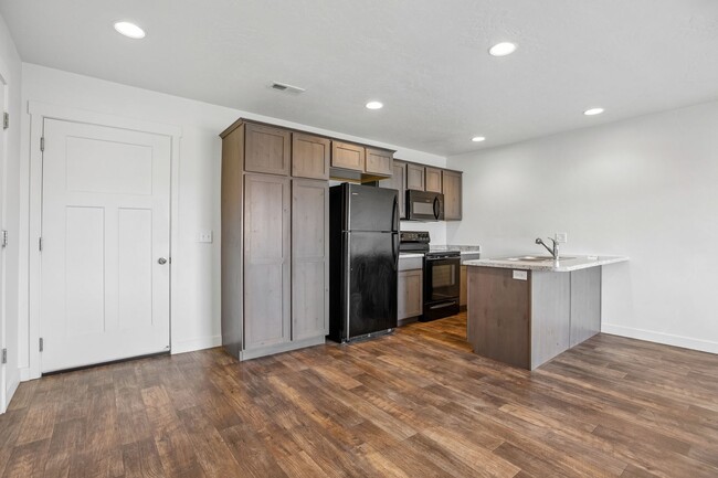 Building Photo - 734 E 500 S