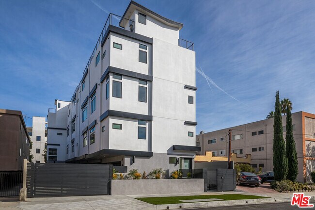 Building Photo - 1318 N Vista St
