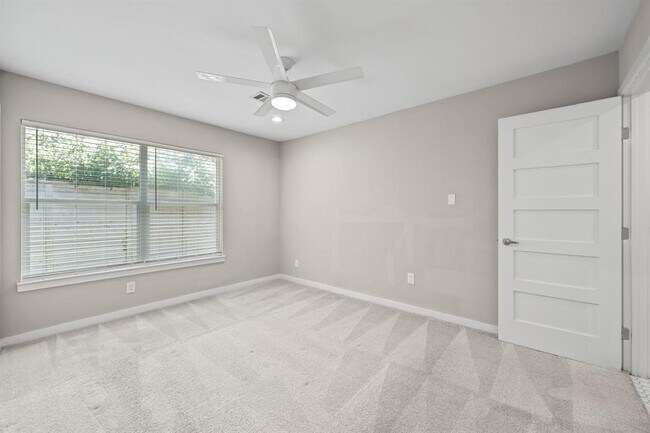 Building Photo - 6707 Columbia Dr