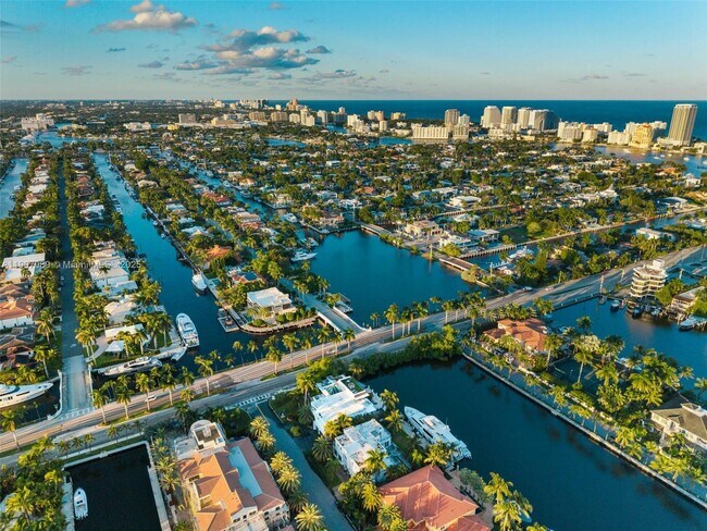 Building Photo - 300 Royal Plaza Dr