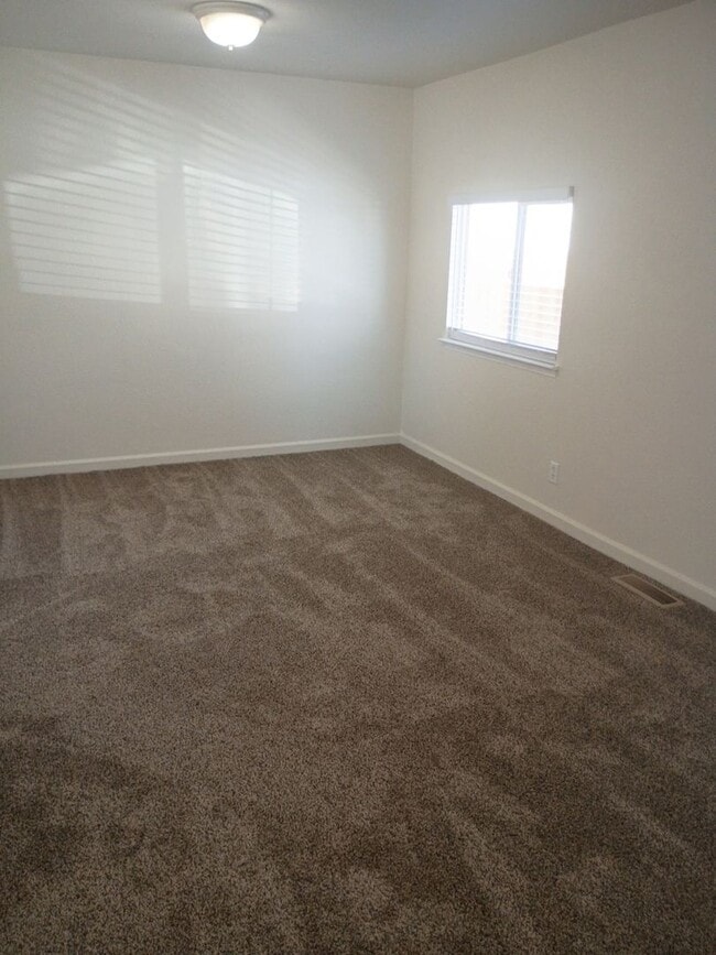 Building Photo - 3225 Lucerne Way