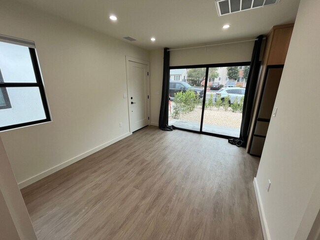 Building Photo - Newly Remodeled 2 Bed 1 Bath Unit in PB