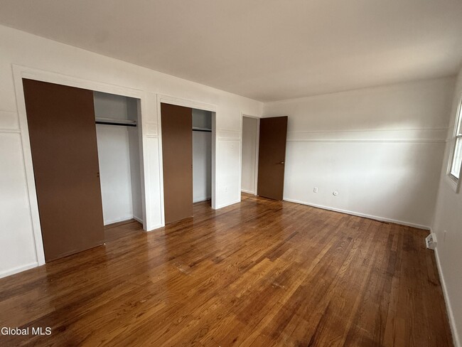 Building Photo - 5 Dowling Rd