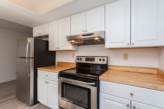 Building Photo - JM-Cram***