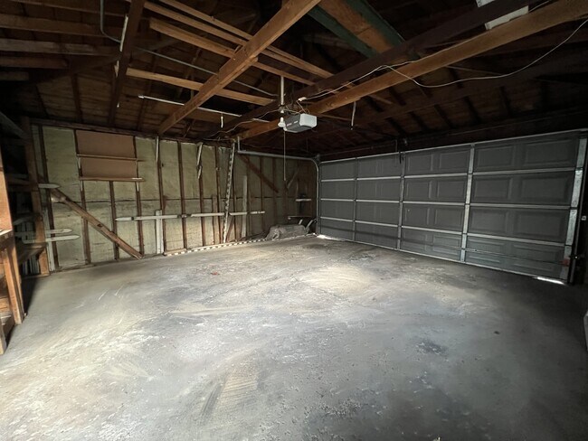Building Photo - 5205 W Foster Ave