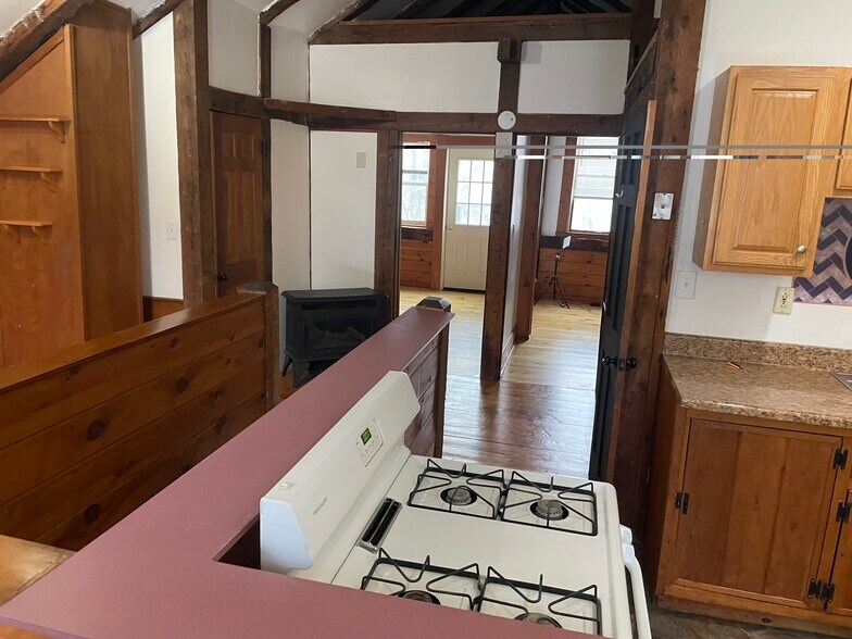 Building Photo - 35 Pleasant St