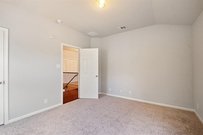 Building Photo - 3101 Davis Ln