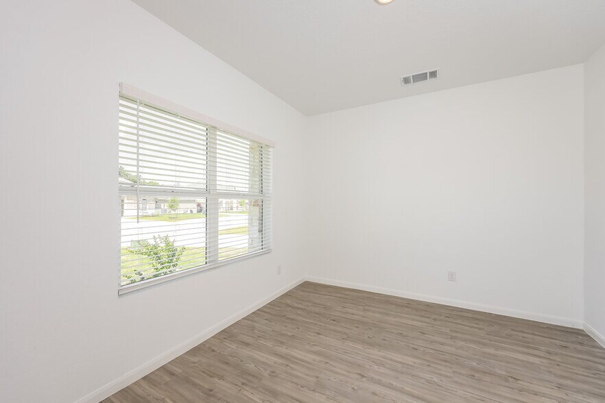 Building Photo - 15056 Nettleton Ml