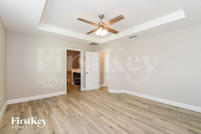 Building Photo - 1215 SW 11th Pl