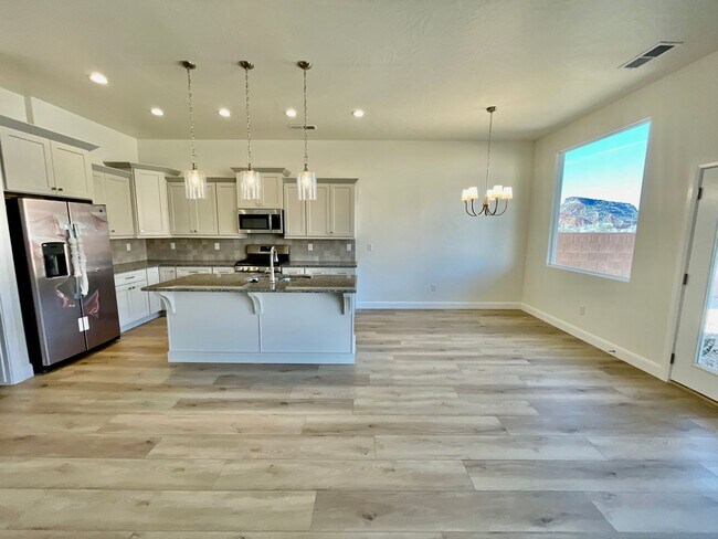 Building Photo - Three Bedroom Home in Washington Fields