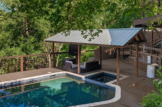 Building Photo - 4301 Hyridge Dr
