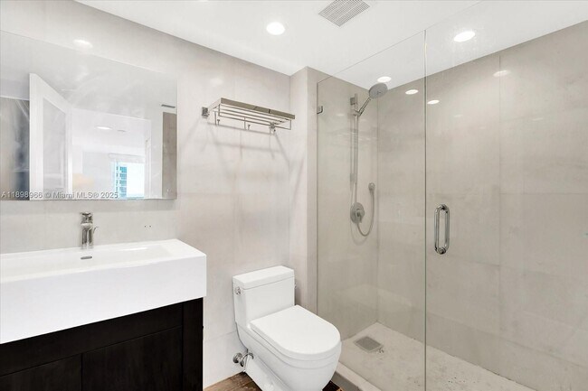 Building Photo - 400 South Pointe Dr