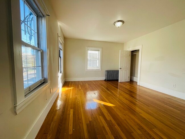 Building Photo - 144 School St