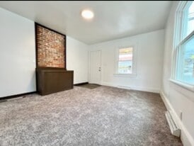 Building Photo - 918 Gaston Ave