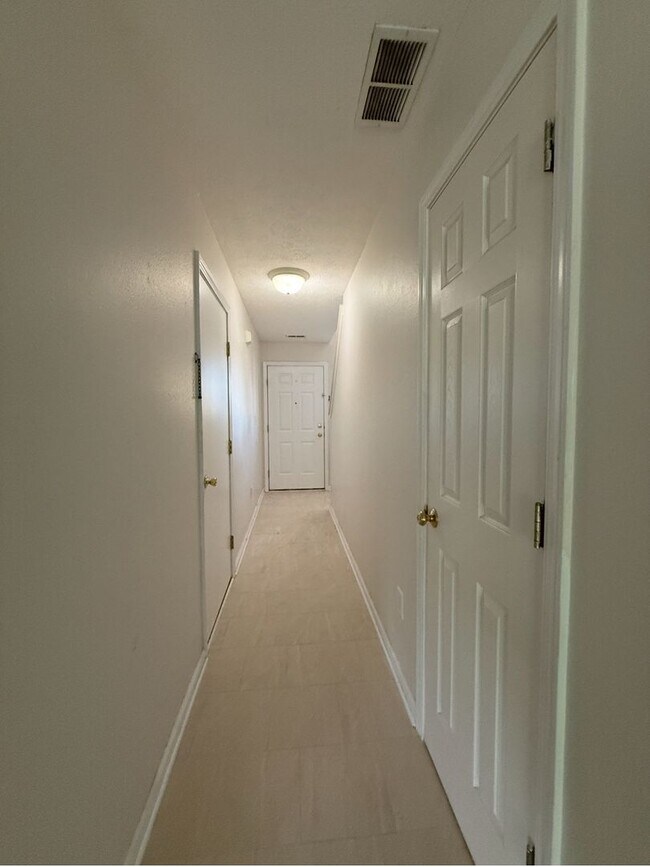 Building Photo - West Lafayette - Large 3 Bedroom 2 Bath Duplex