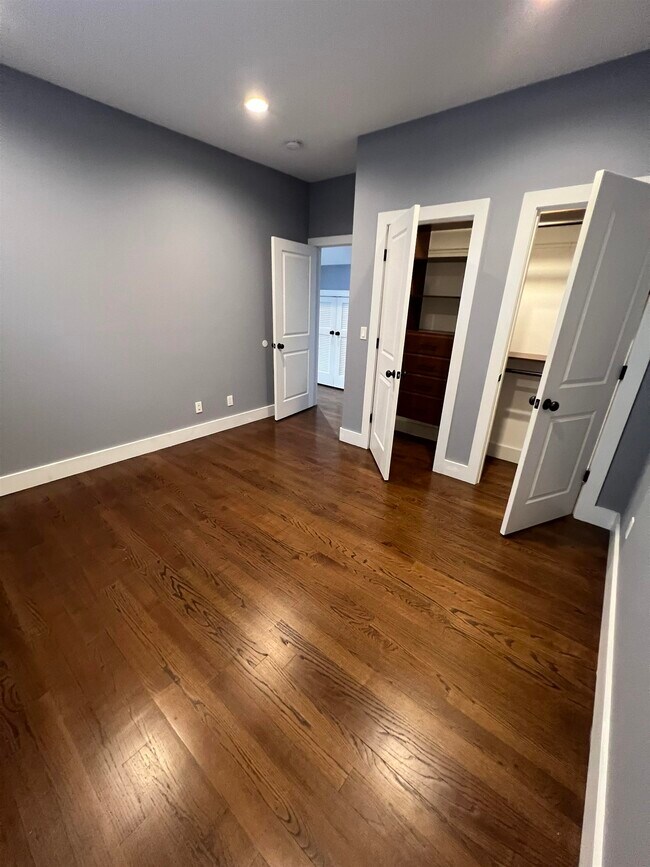 Building Photo - 44 Duer Pl